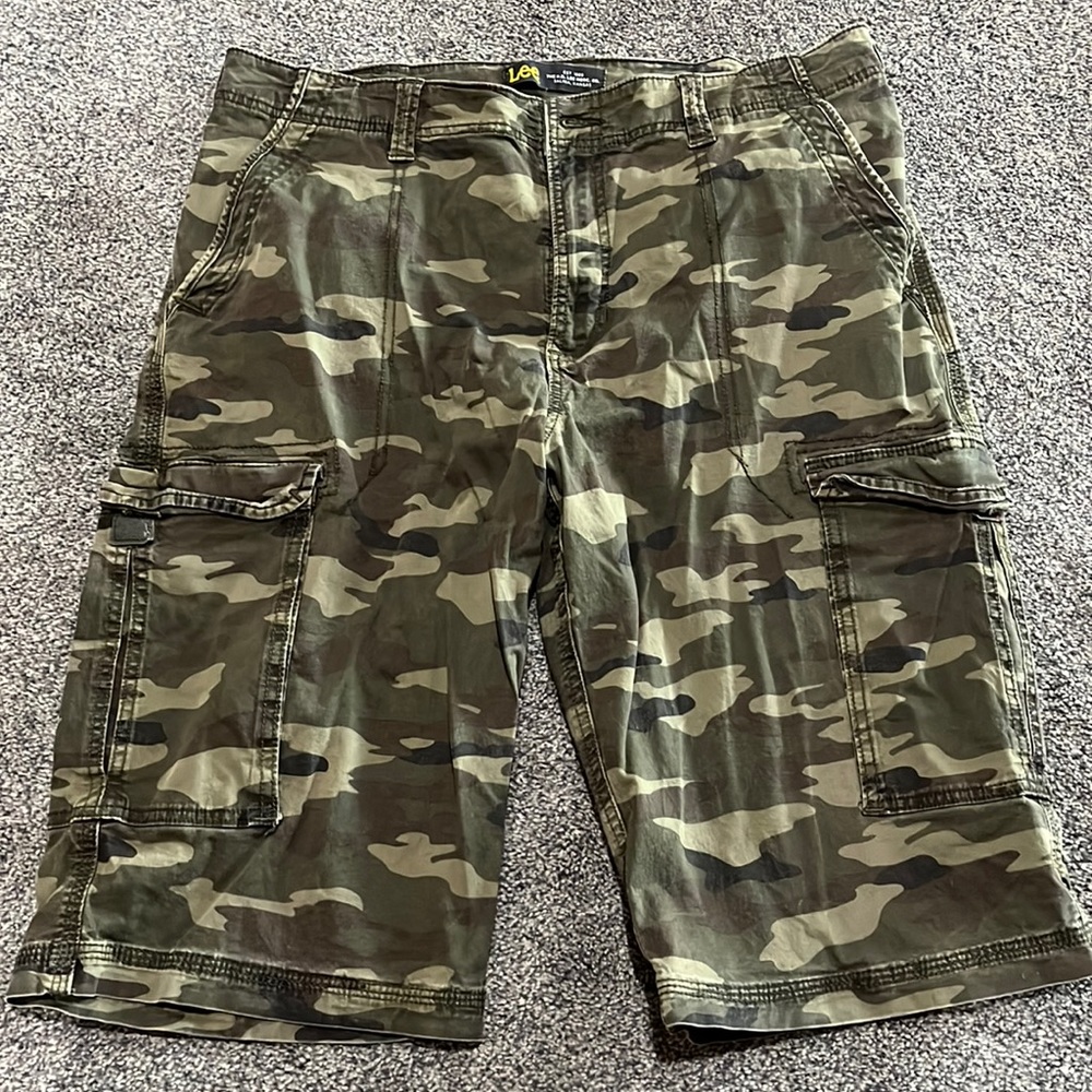 Men’s Camo Cargo Shorts size 36